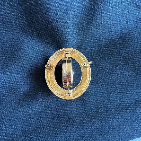 Vintage Avon Brooch Pin Gold Tone Precious Pictures Mourning Spinner‎ Rhinestone - Picture 6 of 7